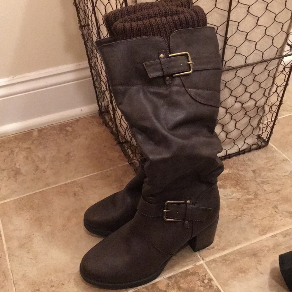 Boot with heel